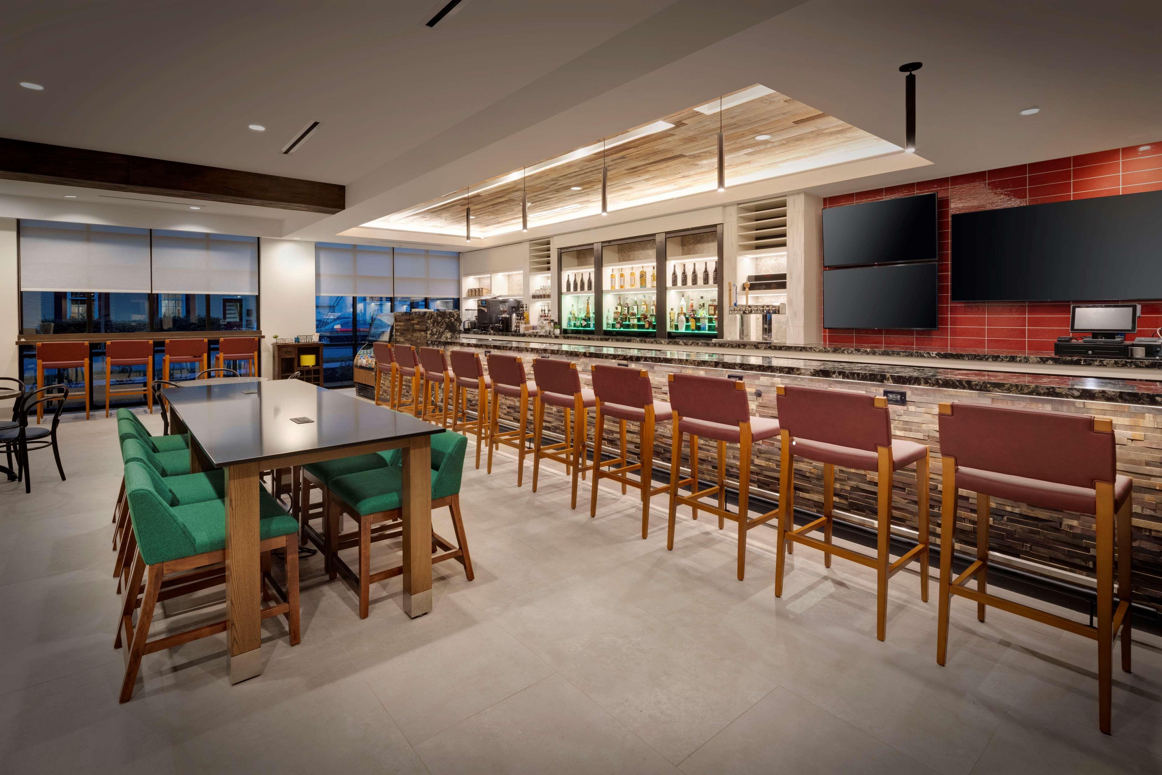 Hilton Garden Inn Haymarket Экстерьер фото