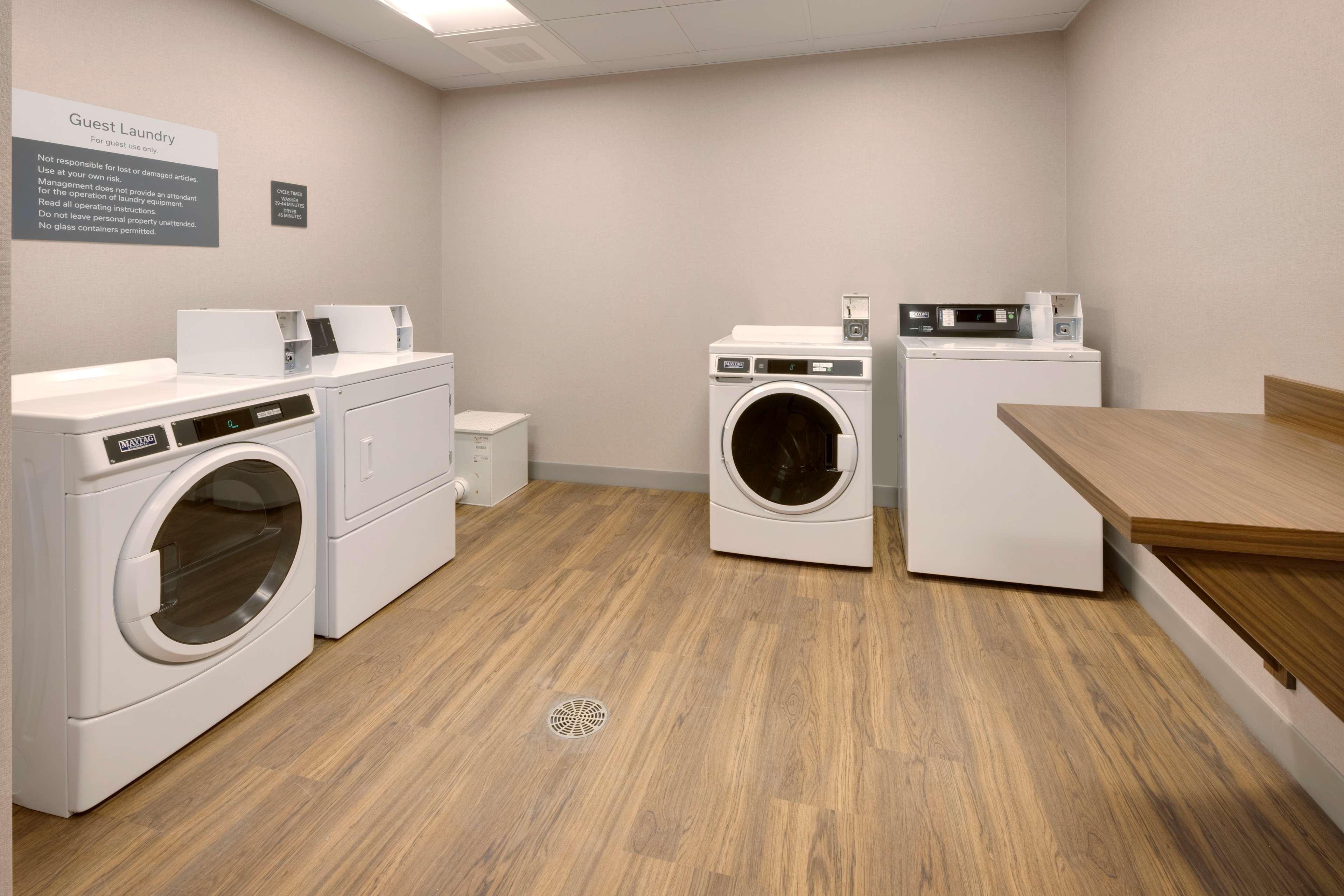 Hilton Garden Inn Haymarket Экстерьер фото