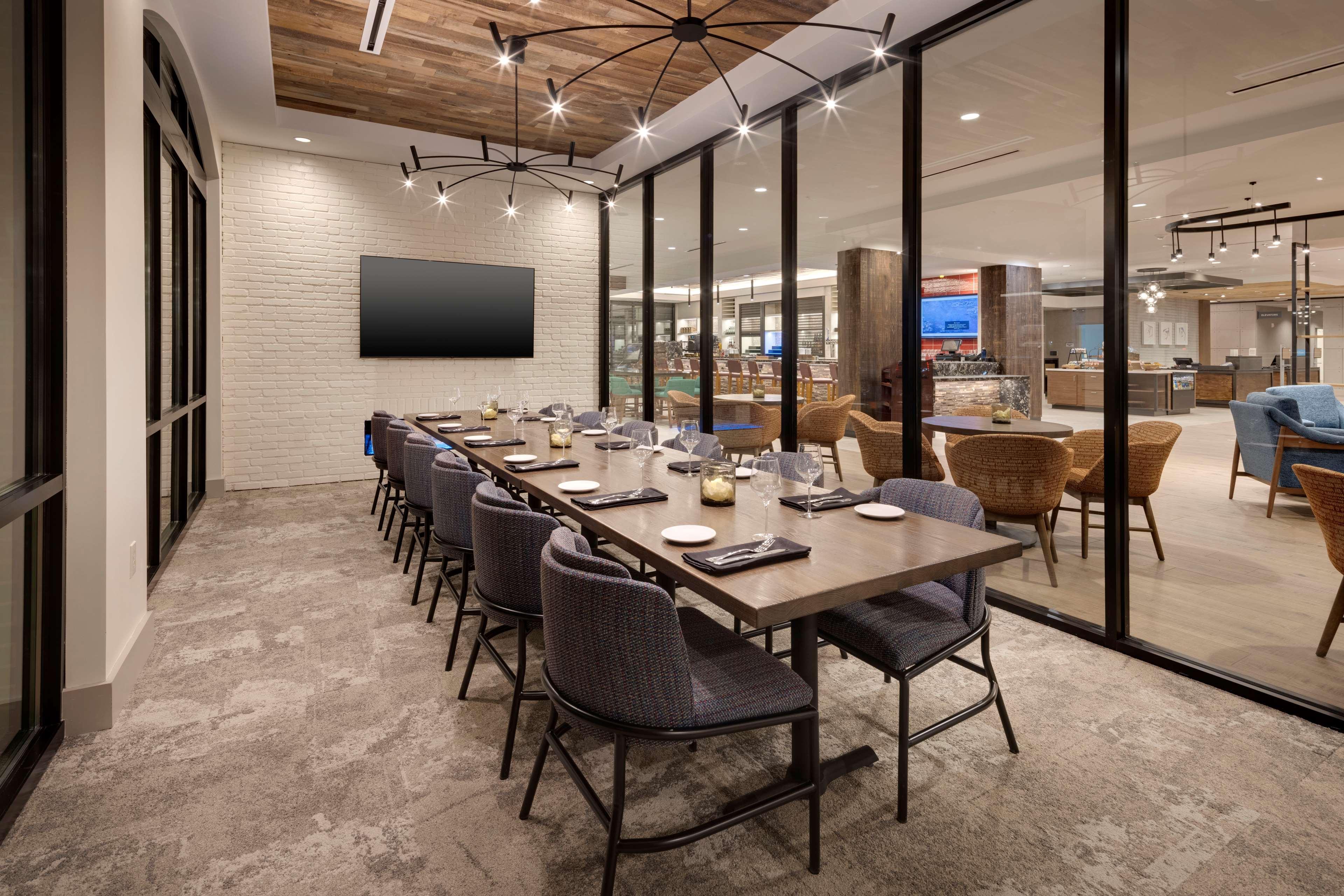 Hilton Garden Inn Haymarket Экстерьер фото