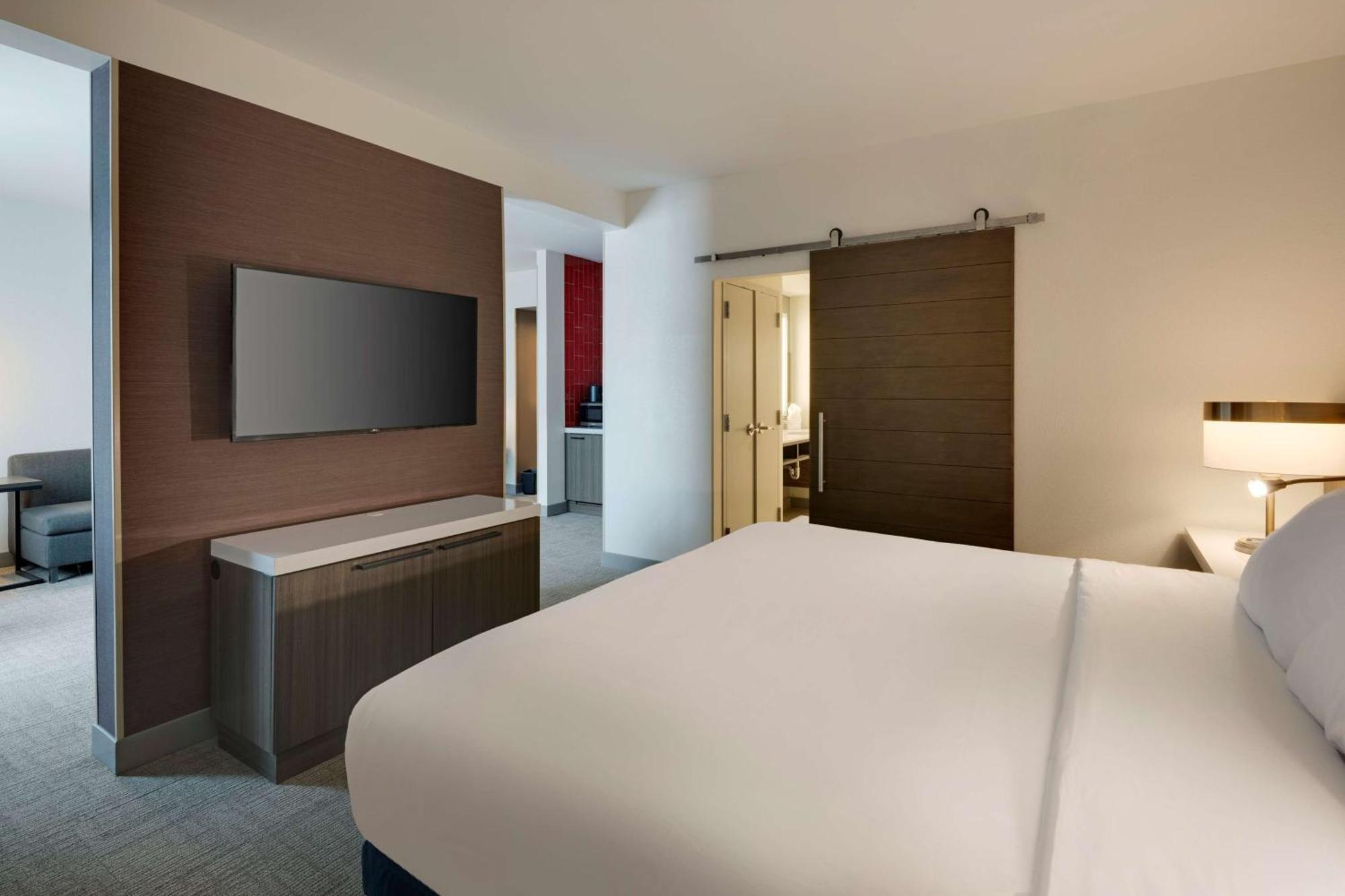 Hilton Garden Inn Haymarket Экстерьер фото