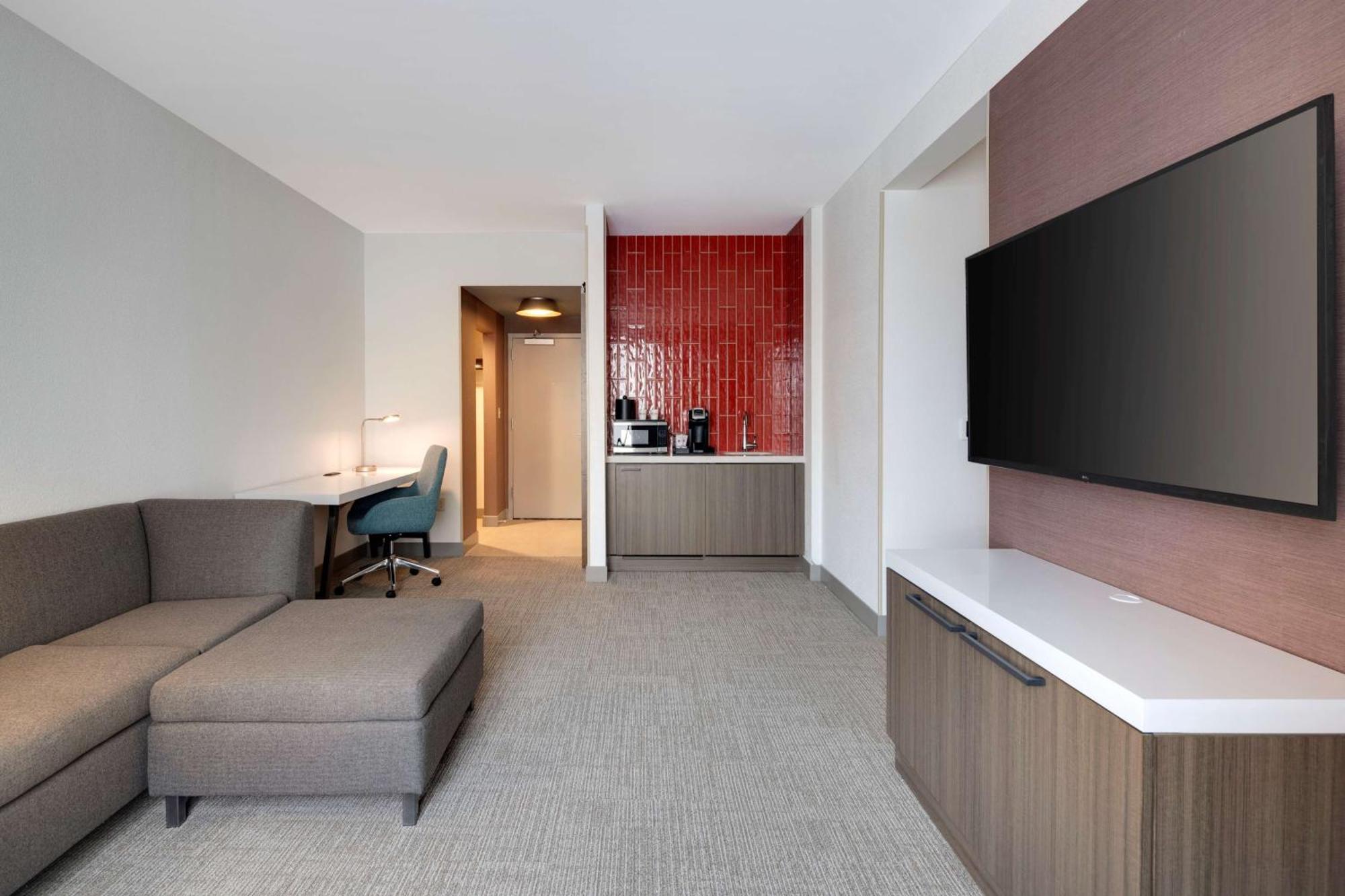 Hilton Garden Inn Haymarket Экстерьер фото